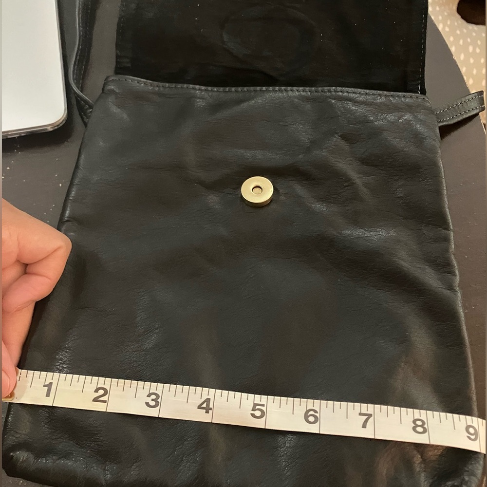Breezy Mountain Leather Crossbody Black Bag - Picture 11 of 12